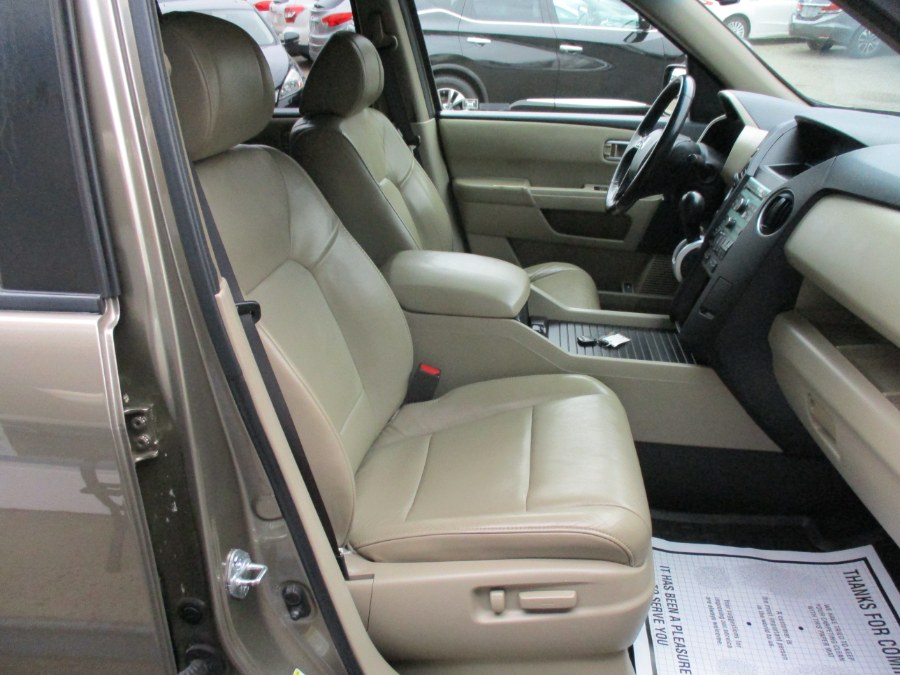 2011 Honda Pilot 4WD 4dr EX-L, available for sale in Meriden, Connecticut | Cos Central Auto. Meriden, Connecticut 2011 Honda Pilot 4WD 4dr EX-L, available for sale in Meriden, Connecticut | Cos Central Auto. Meriden, Connecticut