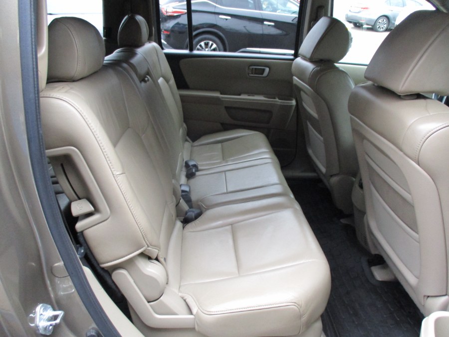 2011 Honda Pilot 4WD 4dr EX-L, available for sale in Meriden, Connecticut | Cos Central Auto. Meriden, Connecticut 2011 Honda Pilot 4WD 4dr EX-L, available for sale in Meriden, Connecticut | Cos Central Auto. Meriden, Connecticut