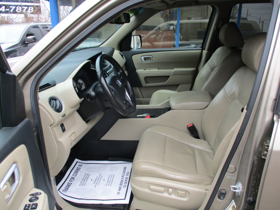 2011 Honda Pilot 4WD 4dr EX-L, available for sale in Meriden, Connecticut | Cos Central Auto. Meriden, Connecticut 2011 Honda Pilot 4WD 4dr EX-L, available for sale in Meriden, Connecticut | Cos Central Auto. Meriden, Connecticut