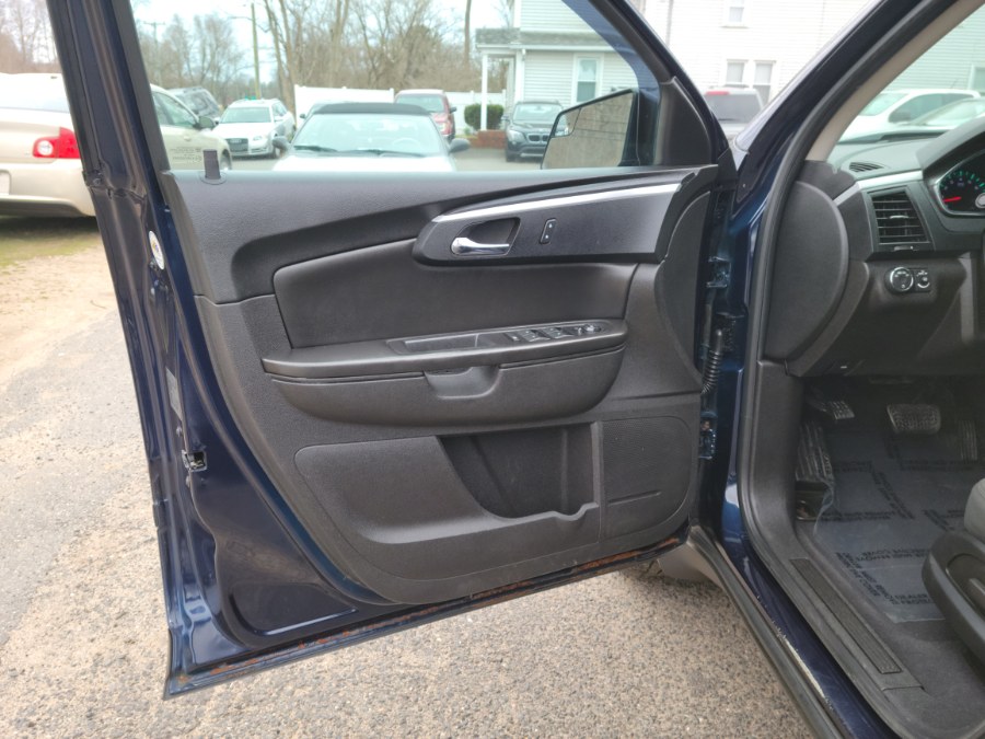2011 Chevrolet Traverse AWD 4dr LT w/1LT W/Sunroof, available for sale in East Windsor, Connecticut | Toro Auto. East Windsor, Connecticut 2011 Chevrolet Traverse AWD 4dr LT w/1LT W/Sunroof, available for sale in East Windsor, Connecticut | Toro Auto. East Windsor, Connecticut