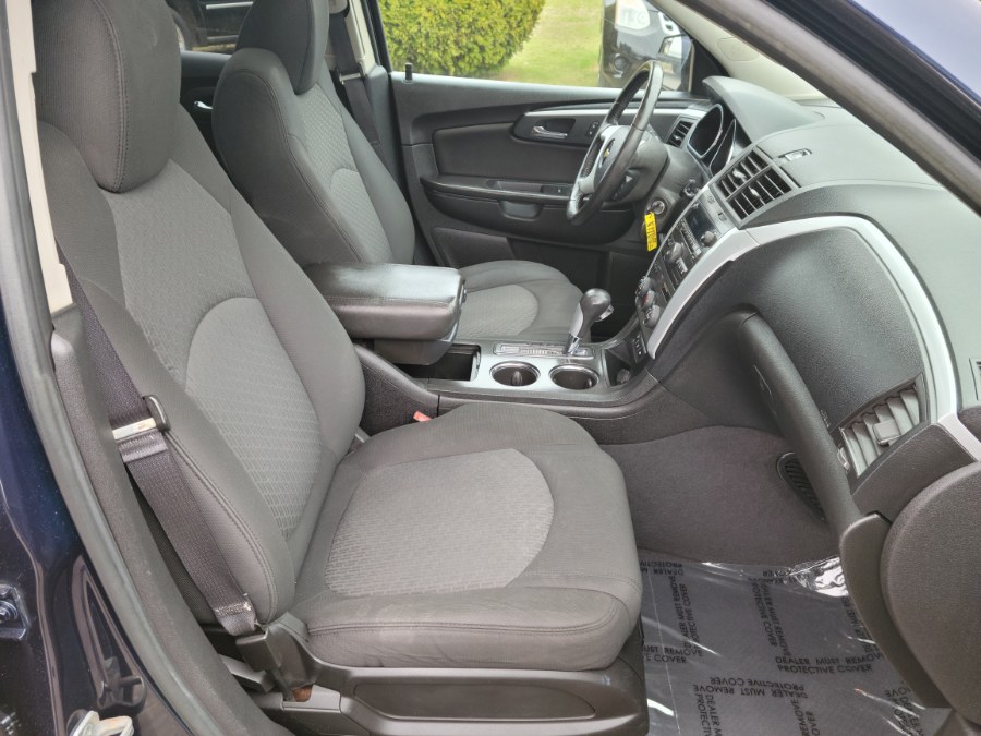 2011 Chevrolet Traverse AWD 4dr LT w/1LT W/Sunroof, available for sale in East Windsor, Connecticut | Toro Auto. East Windsor, Connecticut 2011 Chevrolet Traverse AWD 4dr LT w/1LT W/Sunroof, available for sale in East Windsor, Connecticut | Toro Auto. East Windsor, Connecticut