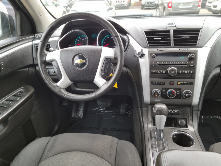 2011 Chevrolet Traverse AWD 4dr LT w/1LT W/Sunroof, available for sale in East Windsor, Connecticut | Toro Auto. East Windsor, Connecticut 2011 Chevrolet Traverse AWD 4dr LT w/1LT W/Sunroof, available for sale in East Windsor, Connecticut | Toro Auto. East Windsor, Connecticut