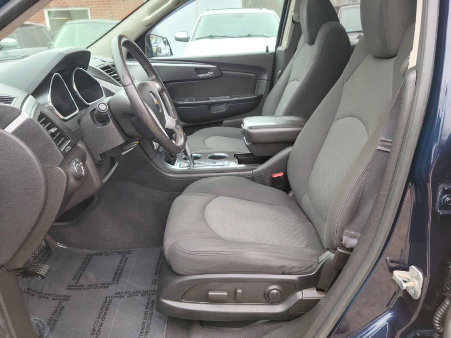 2011 Chevrolet Traverse AWD 4dr LT w/1LT W/Sunroof, available for sale in East Windsor, Connecticut | Toro Auto. East Windsor, Connecticut 2011 Chevrolet Traverse AWD 4dr LT w/1LT W/Sunroof, available for sale in East Windsor, Connecticut | Toro Auto. East Windsor, Connecticut