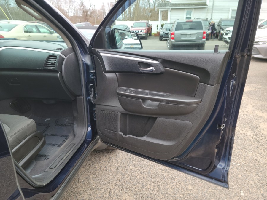 2011 Chevrolet Traverse AWD 4dr LT w/1LT W/Sunroof, available for sale in East Windsor, Connecticut | Toro Auto. East Windsor, Connecticut 2011 Chevrolet Traverse AWD 4dr LT w/1LT W/Sunroof, available for sale in East Windsor, Connecticut | Toro Auto. East Windsor, Connecticut