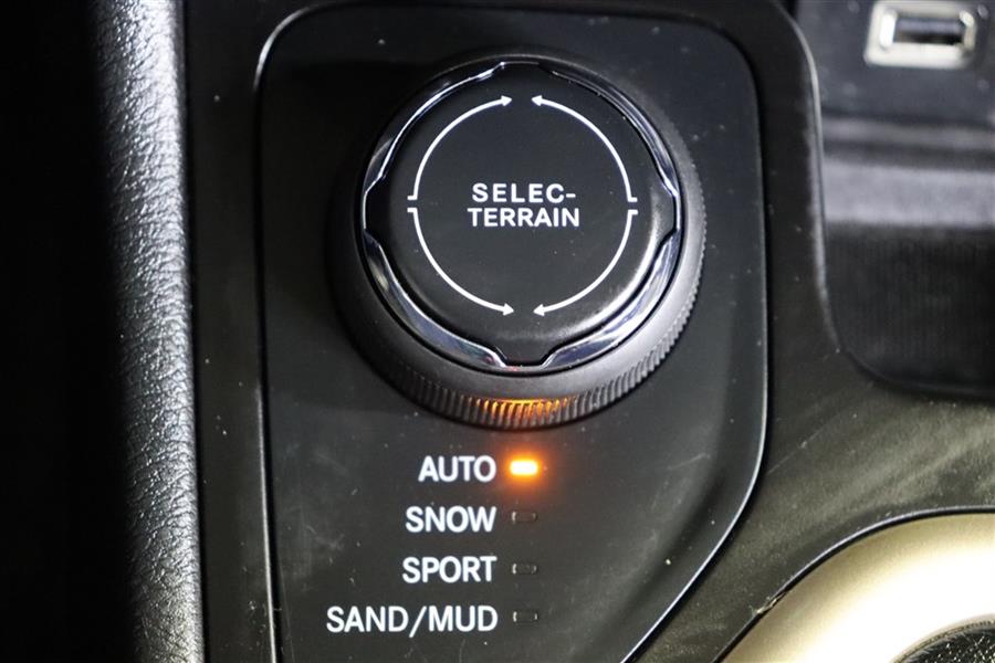 2018 Jeep Cherokee LATITUDE, available for sale in Paterson, New Jersey | Fast Track Motors. Paterson, New Jersey 2018 Jeep Cherokee LATITUDE, available for sale in Paterson, New Jersey | Fast Track Motors. Paterson, New Jersey