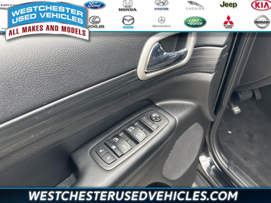 2020 Jeep Grand Cherokee Laredo E, available for sale in White Plains, New York | Westchester Used Vehicles. White Plains, New York 2020 Jeep Grand Cherokee Laredo E, available for sale in White Plains, New York | Westchester Used Vehicles. White Plains, New York