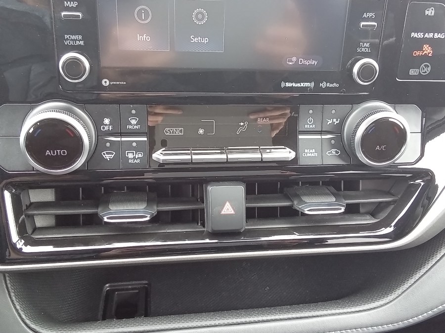 2021 Toyota Highlander LE AWD (Natl), available for sale in Irvington, New Jersey | NJ Used Cars Center. Irvington, New Jersey 2021 Toyota Highlander LE AWD (Natl), available for sale in Irvington, New Jersey | NJ Used Cars Center. Irvington, New Jersey