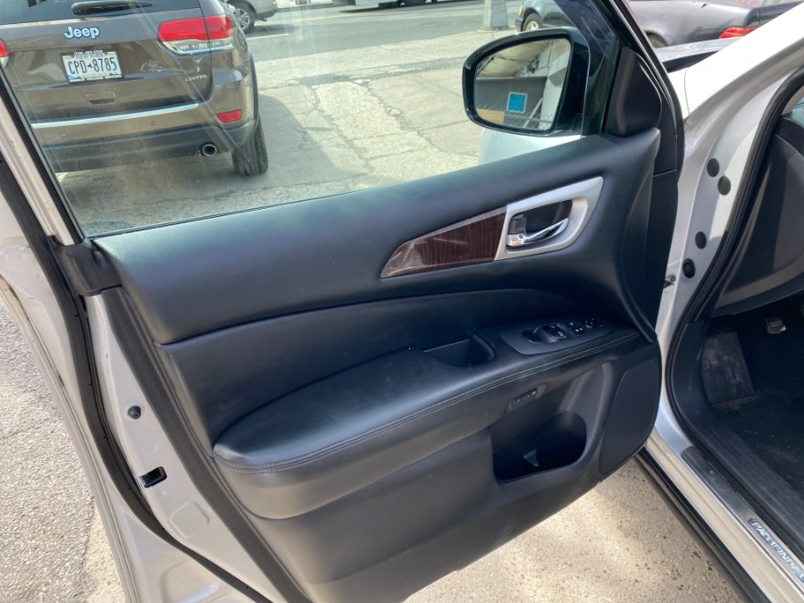 2014 Nissan Pathfinder 4WD 4dr SV, available for sale in Middle Village, New York | Middle Village Motors . Middle Village, New York 2014 Nissan Pathfinder 4WD 4dr SV, available for sale in Middle Village, New York | Middle Village Motors . Middle Village, New York