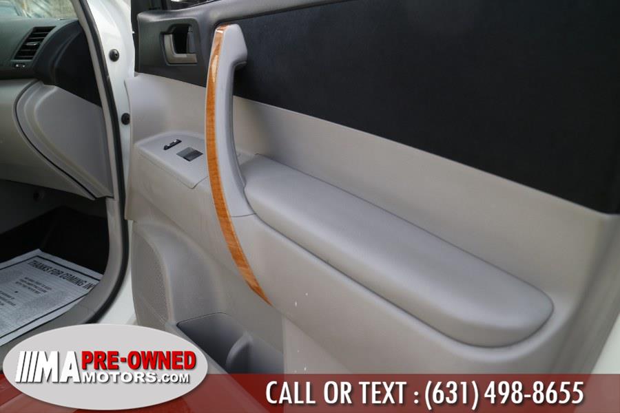 2008 Toyota Highlander Hybrid 4WD 4dr (Natl), available for sale in Huntington Station, New York | M & A Motors. Huntington Station, New York 2008 Toyota Highlander Hybrid 4WD 4dr (Natl), available for sale in Huntington Station, New York | M & A Motors. Huntington Station, New York