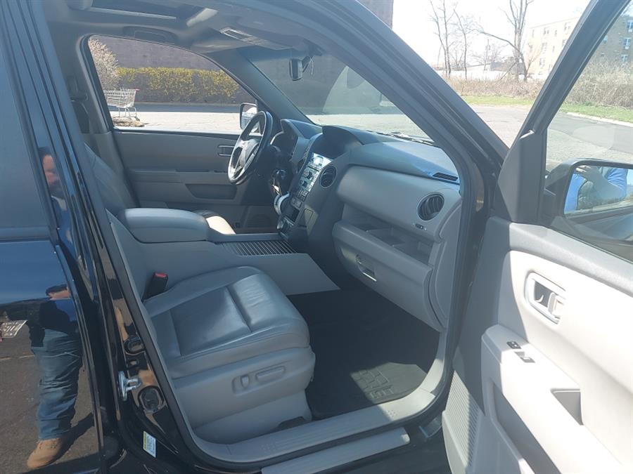 2011 Honda Pilot 4WD 4dr EX-L w/Navi, available for sale in West Hartford, Connecticut | Chadrad Motors llc. West Hartford, Connecticut 2011 Honda Pilot 4WD 4dr EX-L w/Navi, available for sale in West Hartford, Connecticut | Chadrad Motors llc. West Hartford, Connecticut