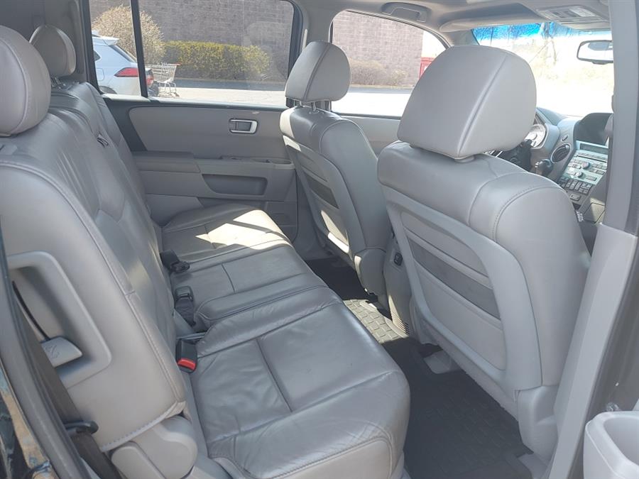 2011 Honda Pilot 4WD 4dr EX-L w/Navi, available for sale in West Hartford, Connecticut | Chadrad Motors llc. West Hartford, Connecticut 2011 Honda Pilot 4WD 4dr EX-L w/Navi, available for sale in West Hartford, Connecticut | Chadrad Motors llc. West Hartford, Connecticut