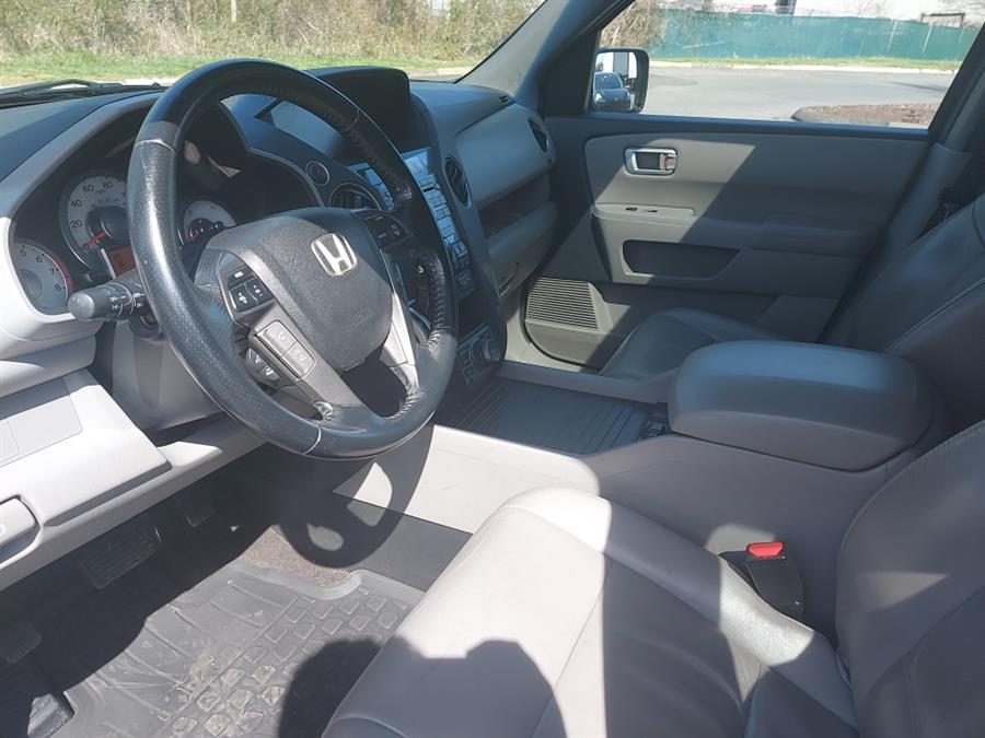 2011 Honda Pilot 4WD 4dr EX-L w/Navi, available for sale in West Hartford, Connecticut | Chadrad Motors llc. West Hartford, Connecticut 2011 Honda Pilot 4WD 4dr EX-L w/Navi, available for sale in West Hartford, Connecticut | Chadrad Motors llc. West Hartford, Connecticut
