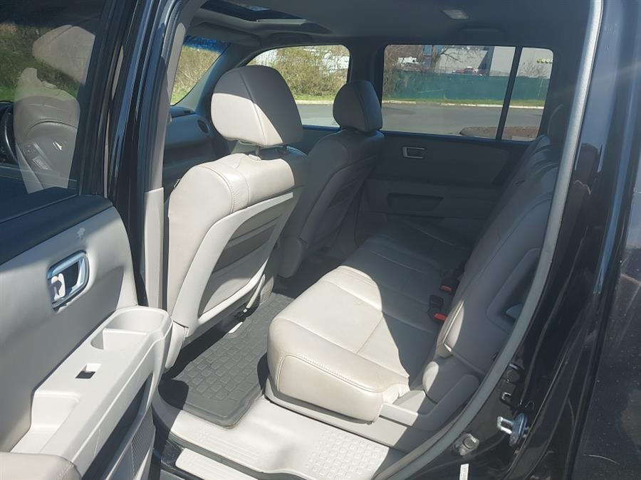 2011 Honda Pilot 4WD 4dr EX-L w/Navi, available for sale in West Hartford, Connecticut | Chadrad Motors llc. West Hartford, Connecticut 2011 Honda Pilot 4WD 4dr EX-L w/Navi, available for sale in West Hartford, Connecticut | Chadrad Motors llc. West Hartford, Connecticut