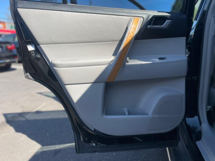 2009 Toyota Highlander Hybrid CLEAN CARFAX. Low Miles!!!, available for sale in Elmont, New York | Sunrise of Elmont. Elmont, New York 2009 Toyota Highlander Hybrid CLEAN CARFAX. Low Miles!!!, available for sale in Elmont, New York | Sunrise of Elmont. Elmont, New York