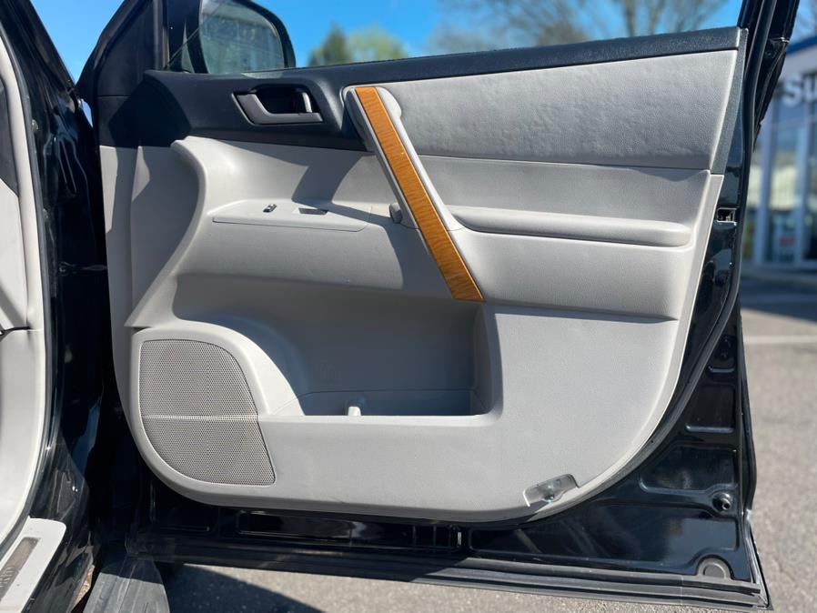 2009 Toyota Highlander Hybrid CLEAN CARFAX. Low Miles!!!, available for sale in Elmont, New York | Sunrise of Elmont. Elmont, New York 2009 Toyota Highlander Hybrid CLEAN CARFAX. Low Miles!!!, available for sale in Elmont, New York | Sunrise of Elmont. Elmont, New York