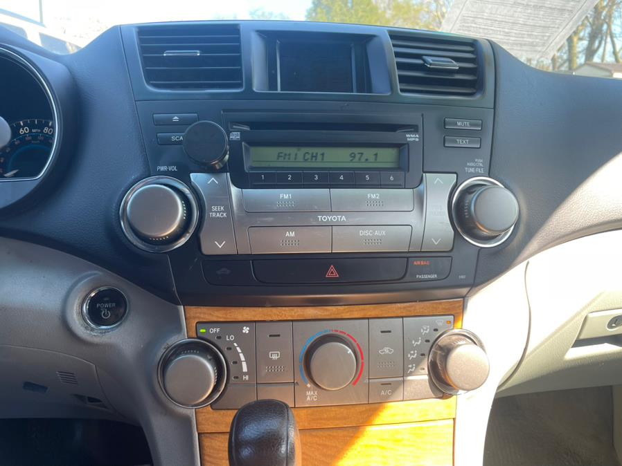 2009 Toyota Highlander Hybrid CLEAN CARFAX. Low Miles!!!, available for sale in Elmont, New York | Sunrise of Elmont. Elmont, New York 2009 Toyota Highlander Hybrid CLEAN CARFAX. Low Miles!!!, available for sale in Elmont, New York | Sunrise of Elmont. Elmont, New York