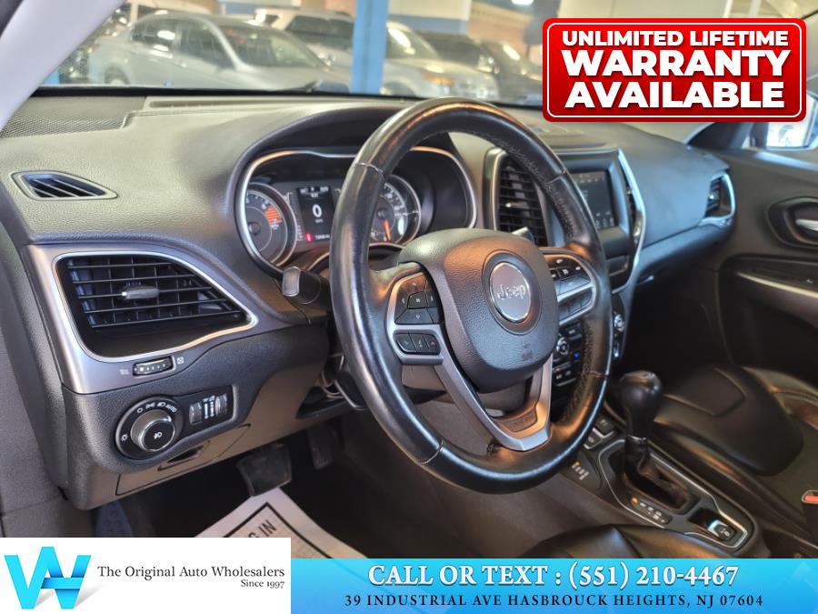 2019 Jeep Cherokee Latitude Plus 4x4, available for sale in Hasbrouck Heights, New Jersey | AW Auto & Truck Wholesalers, Inc. Hasbrouck Heights, New Jersey 2019 Jeep Cherokee Latitude Plus 4x4, available for sale in Hasbrouck Heights, New Jersey | AW Auto & Truck Wholesalers, Inc. Hasbrouck Heights, New Jersey
