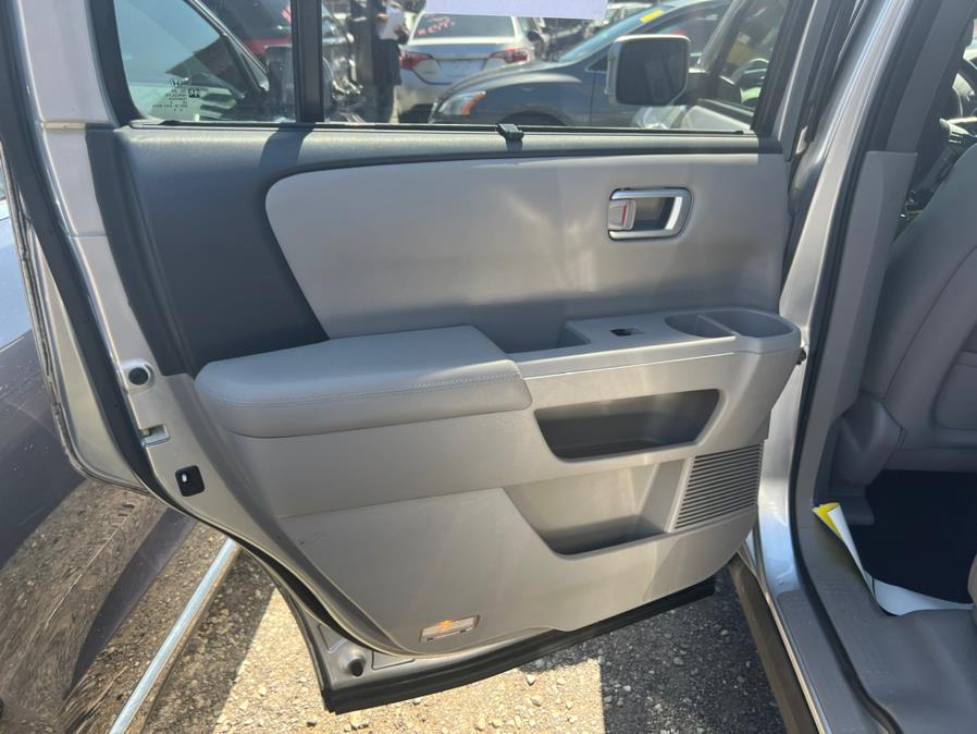 2010 Honda Pilot 4WD 4dr Touring w/Navi, available for sale in Brooklyn, New York | Atlantic Used Car Sales. Brooklyn, New York 2010 Honda Pilot 4WD 4dr Touring w/Navi, available for sale in Brooklyn, New York | Atlantic Used Car Sales. Brooklyn, New York