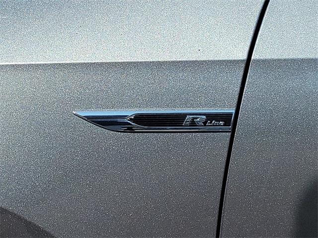 2017 Volkswagen Passat 1.8T R-Line, available for sale in Stratford, Connecticut | Wiz Leasing Inc. Stratford, Connecticut 2017 Volkswagen Passat 1.8T R-Line, available for sale in Stratford, Connecticut | Wiz Leasing Inc. Stratford, Connecticut
