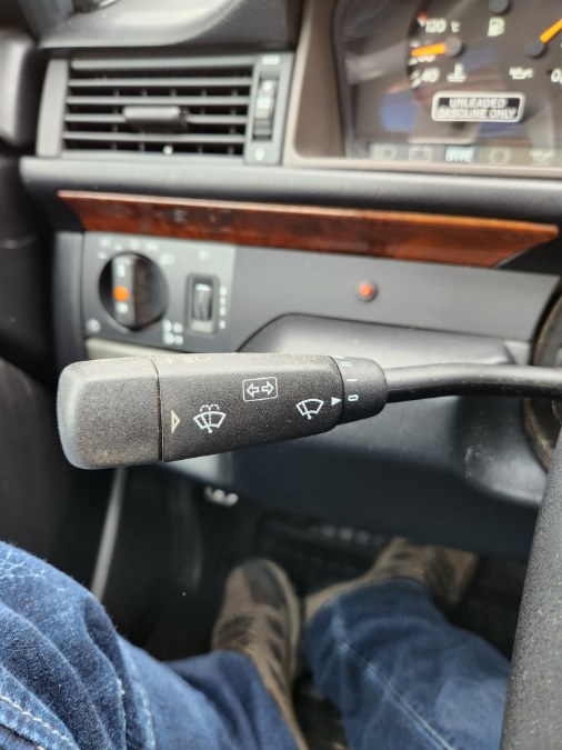 1995 Mercedes-Benz E-Class 4dr Sedan 200E 2.0, available for sale in Bristol, Connecticut | Dealmax Motors LLC. Bristol, Connecticut 1995 Mercedes-Benz E-Class 4dr Sedan 200E 2.0, available for sale in Bristol, Connecticut | Dealmax Motors LLC. Bristol, Connecticut