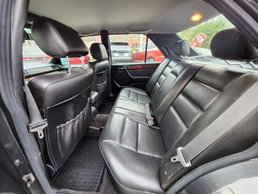 1995 Mercedes-Benz E-Class 4dr Sedan 200E 2.0, available for sale in Bristol, Connecticut | Dealmax Motors LLC. Bristol, Connecticut 1995 Mercedes-Benz E-Class 4dr Sedan 200E 2.0, available for sale in Bristol, Connecticut | Dealmax Motors LLC. Bristol, Connecticut