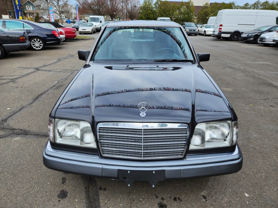 1995 Mercedes-Benz E-Class 4dr Sedan 200E 2.0, available for sale in Bristol, Connecticut | Dealmax Motors LLC. Bristol, Connecticut 1995 Mercedes-Benz E-Class 4dr Sedan 200E 2.0, available for sale in Bristol, Connecticut | Dealmax Motors LLC. Bristol, Connecticut