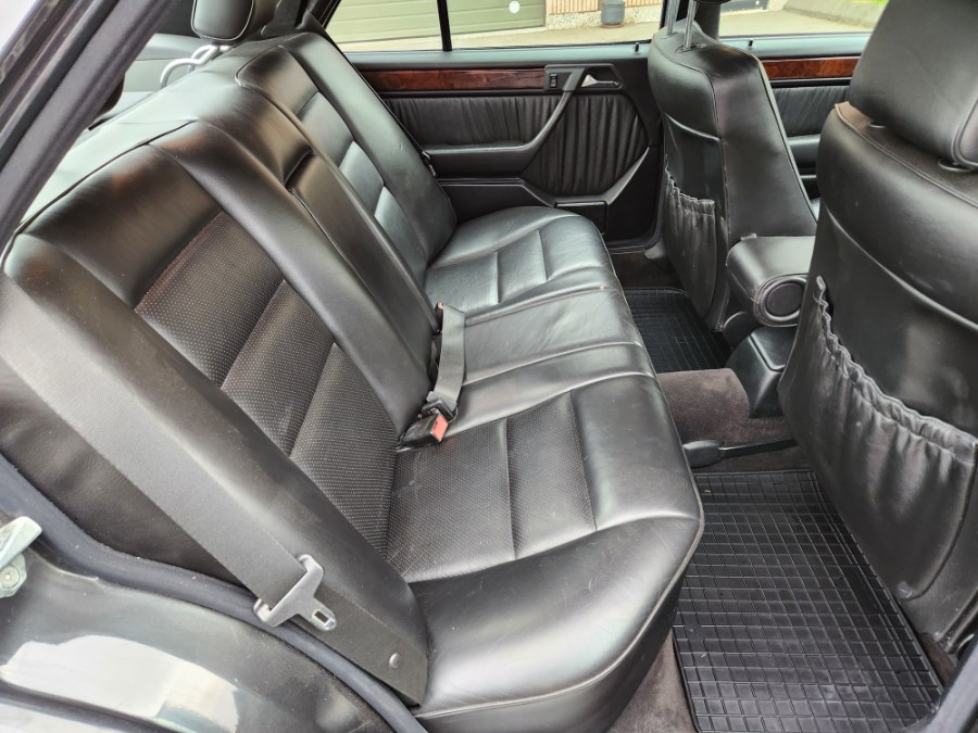 1995 Mercedes-Benz E-Class 4dr Sedan 200E 2.0, available for sale in Bristol, Connecticut | Dealmax Motors LLC. Bristol, Connecticut 1995 Mercedes-Benz E-Class 4dr Sedan 200E 2.0, available for sale in Bristol, Connecticut | Dealmax Motors LLC. Bristol, Connecticut
