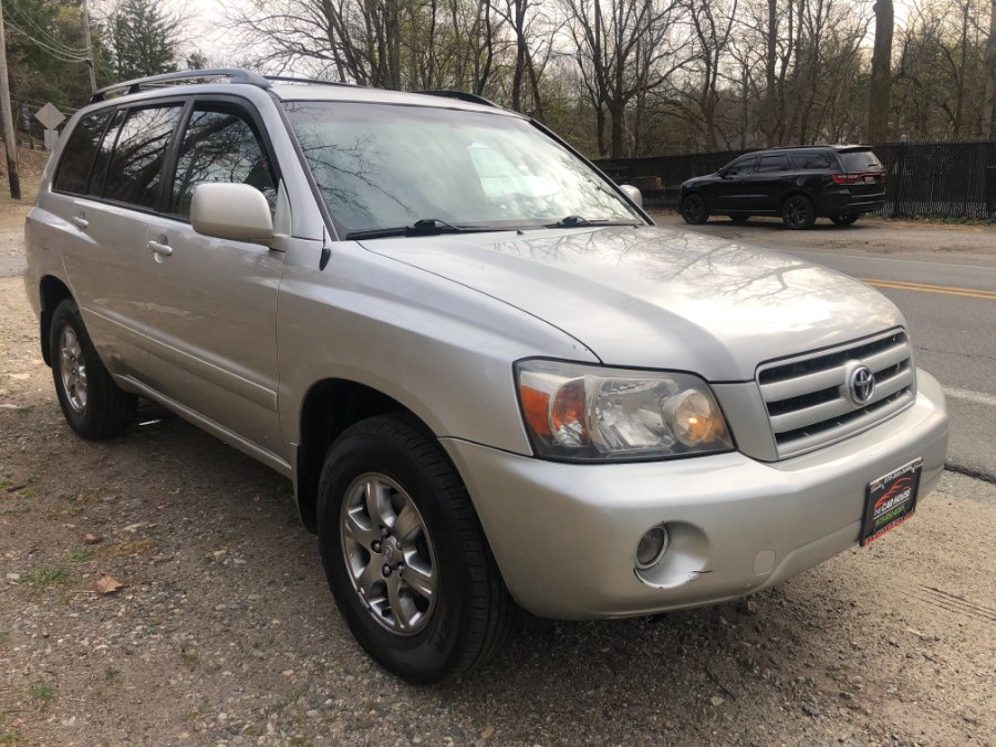 2005 Toyota Highlander 4dr V6 4WD w/3rd Row (Natl), available for sale in Bloomingdale, New Jersey | Bloomingdale Auto Group. Bloomingdale, New Jersey 2005 Toyota Highlander 4dr V6 4WD w/3rd Row (Natl), available for sale in Bloomingdale, New Jersey | Bloomingdale Auto Group. Bloomingdale, New Jersey