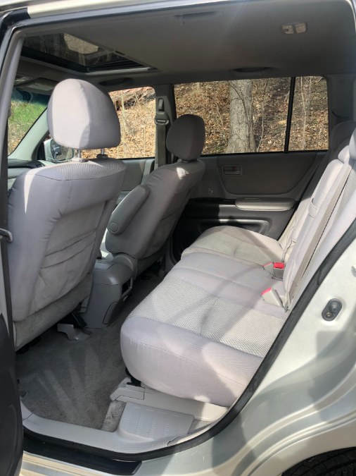 2005 Toyota Highlander 4dr V6 4WD w/3rd Row (Natl), available for sale in Bloomingdale, New Jersey | Bloomingdale Auto Group. Bloomingdale, New Jersey 2005 Toyota Highlander 4dr V6 4WD w/3rd Row (Natl), available for sale in Bloomingdale, New Jersey | Bloomingdale Auto Group. Bloomingdale, New Jersey