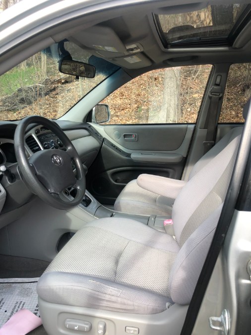 2005 Toyota Highlander 4dr V6 4WD w/3rd Row (Natl), available for sale in Bloomingdale, New Jersey | Bloomingdale Auto Group. Bloomingdale, New Jersey 2005 Toyota Highlander 4dr V6 4WD w/3rd Row (Natl), available for sale in Bloomingdale, New Jersey | Bloomingdale Auto Group. Bloomingdale, New Jersey