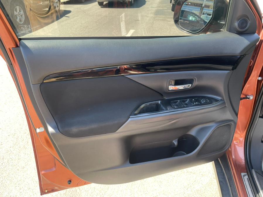 2014 Mitsubishi Outlander SE 4WD, available for sale in Jamaica, New York | Sylhet Motors Inc.. Jamaica, New York 2014 Mitsubishi Outlander SE 4WD, available for sale in Jamaica, New York | Sylhet Motors Inc.. Jamaica, New York