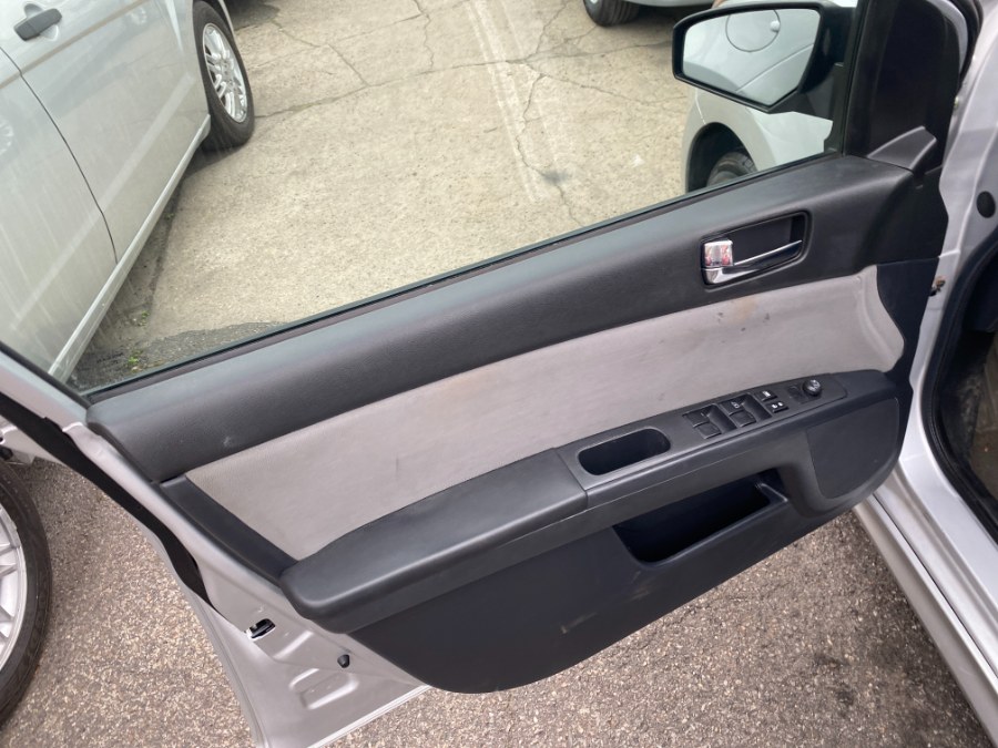 2011 Nissan Sentra 4dr Sdn I4 CVT 2.0 SR, available for sale in Middle Village, New York | Middle Village Motors . Middle Village, New York 2011 Nissan Sentra 4dr Sdn I4 CVT 2.0 SR, available for sale in Middle Village, New York | Middle Village Motors . Middle Village, New York