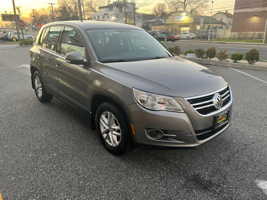 2011 Volkswagen Tiguan 4WD 4dr SE, available for sale in Little Ferry, New Jersey | Easy Credit of Jersey. Little Ferry, New Jersey