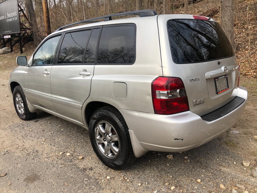 2005 Toyota Highlander 4dr V6 4WD w/3rd Row (Natl), available for sale in Bloomingdale, New Jersey | Bloomingdale Auto Group. Bloomingdale, New Jersey 2005 Toyota Highlander 4dr V6 4WD w/3rd Row (Natl), available for sale in Bloomingdale, New Jersey | Bloomingdale Auto Group. Bloomingdale, New Jersey