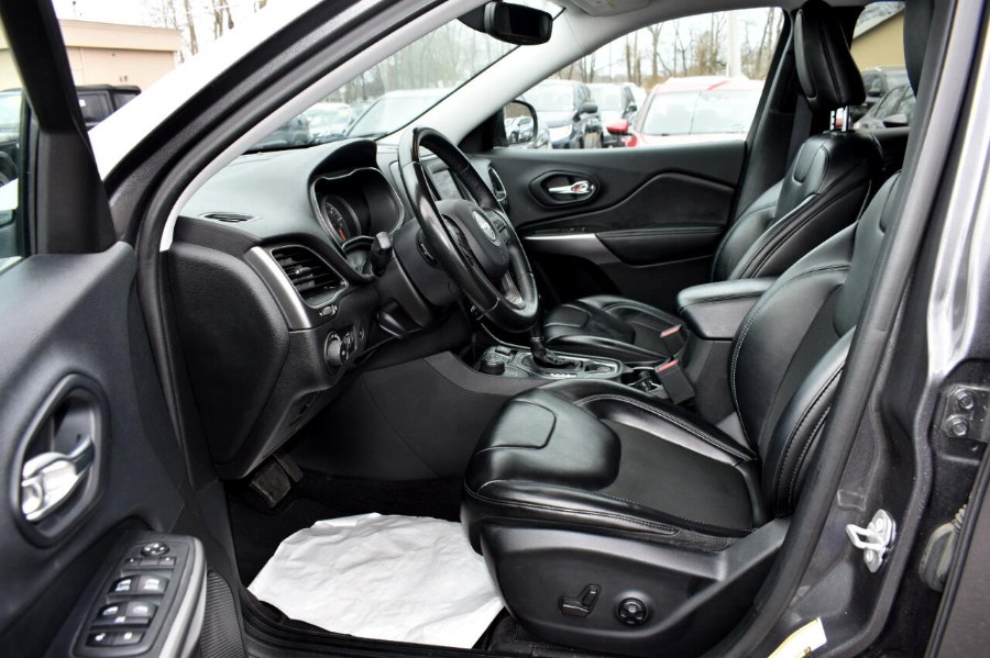 2019 Jeep Cherokee LATITUDE PLUS, available for sale in Patchogue, New York | 112 Auto Plaza. Patchogue, New York 2019 Jeep Cherokee LATITUDE PLUS, available for sale in Patchogue, New York | 112 Auto Plaza. Patchogue, New York