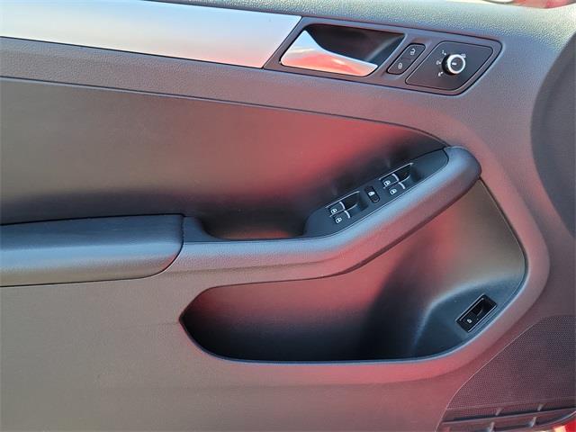 2013 Volkswagen Jetta 2.5L SE, available for sale in Stratford, Connecticut | Wiz Leasing Inc. Stratford, Connecticut 2013 Volkswagen Jetta 2.5L SE, available for sale in Stratford, Connecticut | Wiz Leasing Inc. Stratford, Connecticut