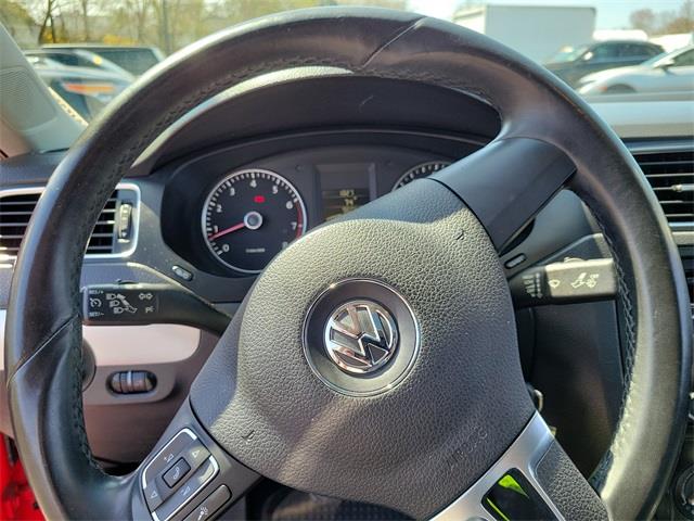 2013 Volkswagen Jetta 2.5L SE, available for sale in Stratford, Connecticut | Wiz Leasing Inc. Stratford, Connecticut 2013 Volkswagen Jetta 2.5L SE, available for sale in Stratford, Connecticut | Wiz Leasing Inc. Stratford, Connecticut
