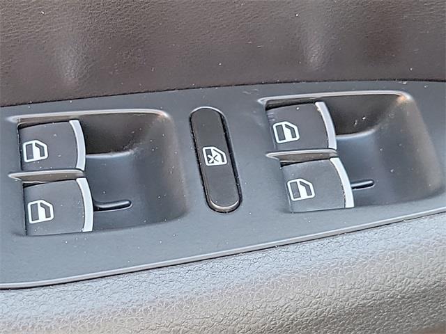 2013 Volkswagen Jetta 2.5L SE, available for sale in Stratford, Connecticut | Wiz Leasing Inc. Stratford, Connecticut 2013 Volkswagen Jetta 2.5L SE, available for sale in Stratford, Connecticut | Wiz Leasing Inc. Stratford, Connecticut