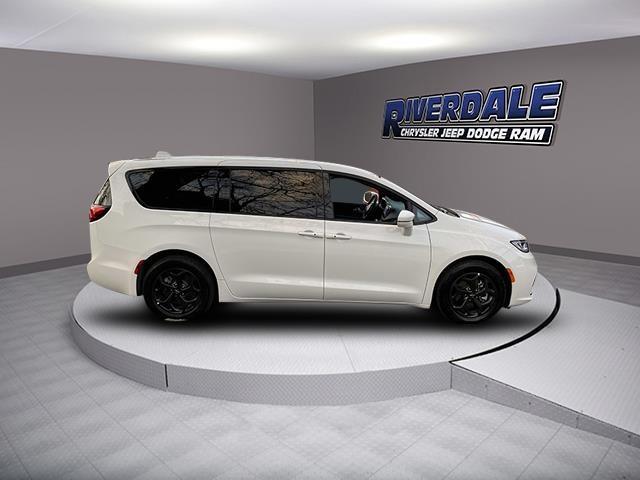 2022 Chrysler Pacifica Hybrid Touring L, available for sale in Bronx, New York | Eastchester Motor Cars. Bronx, New York 2022 Chrysler Pacifica Hybrid Touring L, available for sale in Bronx, New York | Eastchester Motor Cars. Bronx, New York