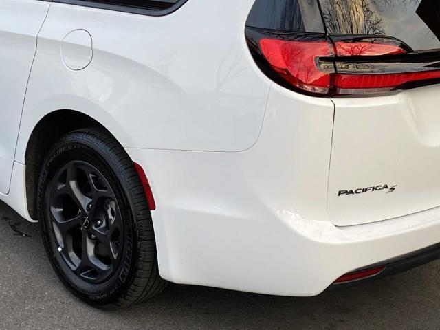2022 Chrysler Pacifica Hybrid Touring L, available for sale in Bronx, New York | Eastchester Motor Cars. Bronx, New York 2022 Chrysler Pacifica Hybrid Touring L, available for sale in Bronx, New York | Eastchester Motor Cars. Bronx, New York