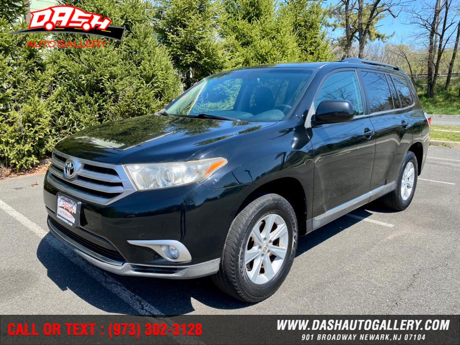 2013 Toyota Highlander 4WD 4dr V6 SE (Natl), available for sale in Newark, New Jersey | Dash Auto Gallery Inc.. Newark, New Jersey 2013 Toyota Highlander 4WD 4dr V6 SE (Natl), available for sale in Newark, New Jersey | Dash Auto Gallery Inc.. Newark, New Jersey