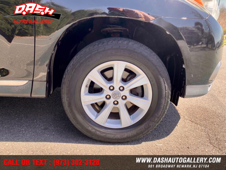 2013 Toyota Highlander 4WD 4dr V6 SE (Natl), available for sale in Newark, New Jersey | Dash Auto Gallery Inc.. Newark, New Jersey 2013 Toyota Highlander 4WD 4dr V6 SE (Natl), available for sale in Newark, New Jersey | Dash Auto Gallery Inc.. Newark, New Jersey