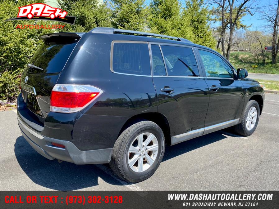 2013 Toyota Highlander 4WD 4dr V6 SE (Natl), available for sale in Newark, New Jersey | Dash Auto Gallery Inc.. Newark, New Jersey 2013 Toyota Highlander 4WD 4dr V6 SE (Natl), available for sale in Newark, New Jersey | Dash Auto Gallery Inc.. Newark, New Jersey