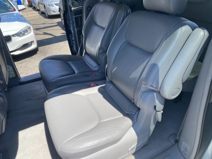 2004 Toyota Sienna 5dr XLE LTD FWD, available for sale in Middle Village, New York | Middle Village Motors . Middle Village, New York 2004 Toyota Sienna 5dr XLE LTD FWD, available for sale in Middle Village, New York | Middle Village Motors . Middle Village, New York