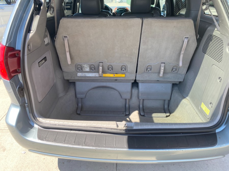 2004 Toyota Sienna 5dr XLE LTD FWD, available for sale in Middle Village, New York | Middle Village Motors . Middle Village, New York 2004 Toyota Sienna 5dr XLE LTD FWD, available for sale in Middle Village, New York | Middle Village Motors . Middle Village, New York
