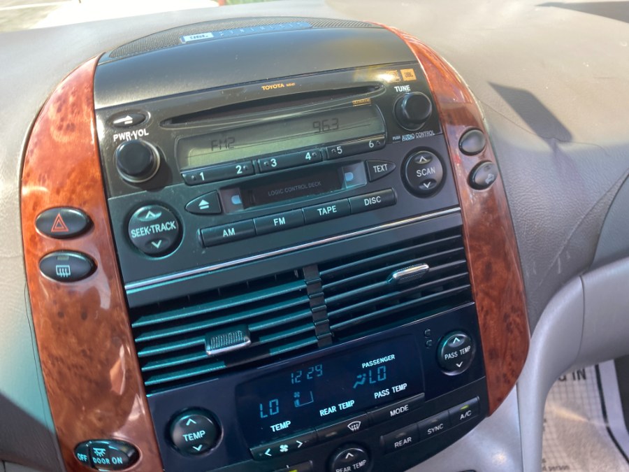 2004 Toyota Sienna 5dr XLE LTD FWD, available for sale in Middle Village, New York | Middle Village Motors . Middle Village, New York 2004 Toyota Sienna 5dr XLE LTD FWD, available for sale in Middle Village, New York | Middle Village Motors . Middle Village, New York
