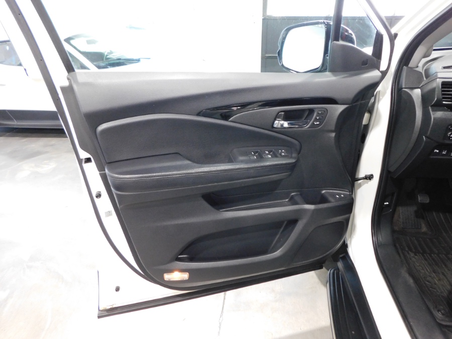 2016 Honda Pilot AWD 4dr Elite w/RES & Navi, available for sale in Lodi, New Jersey | Auto Gallery. Lodi, New Jersey 2016 Honda Pilot AWD 4dr Elite w/RES & Navi, available for sale in Lodi, New Jersey | Auto Gallery. Lodi, New Jersey