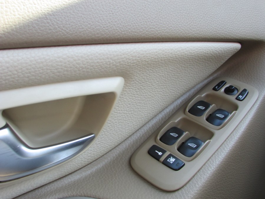 2013 Volvo XC90 AWD 4dr, available for sale in East Windsor, Connecticut | United Auto Sales of E Windsor, Inc. East Windsor, Connecticut 2013 Volvo XC90 AWD 4dr, available for sale in East Windsor, Connecticut | United Auto Sales of E Windsor, Inc. East Windsor, Connecticut