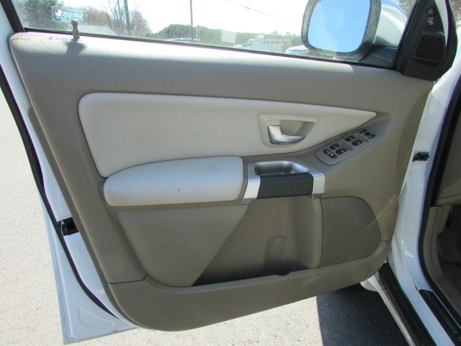 2013 Volvo XC90 AWD 4dr, available for sale in East Windsor, Connecticut | United Auto Sales of E Windsor, Inc. East Windsor, Connecticut 2013 Volvo XC90 AWD 4dr, available for sale in East Windsor, Connecticut | United Auto Sales of E Windsor, Inc. East Windsor, Connecticut