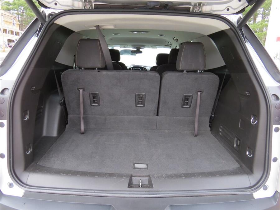 2019 Chevrolet Traverse LT Cloth 4x4 4dr SUV w/1LT, available for sale in Auburn, Maine | Lake City Exports Inc. Auburn, Maine 2019 Chevrolet Traverse LT Cloth 4x4 4dr SUV w/1LT, available for sale in Auburn, Maine | Lake City Exports Inc. Auburn, Maine